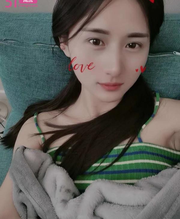 01娇小美女杨晓薇