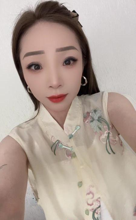 小巧玲珑少妇